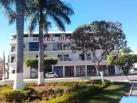 Hotel Imperador Caldas Novas - Go - Facil Acesso Aos Parques Aquaticos e Polo gastronômico Noturno - 2 ดาว