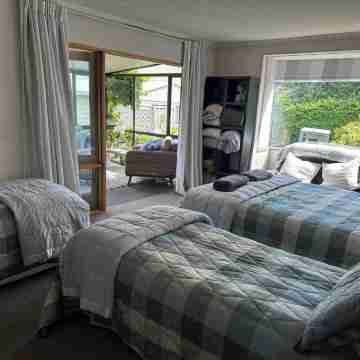 Large Sunny Holiday Home Rooms