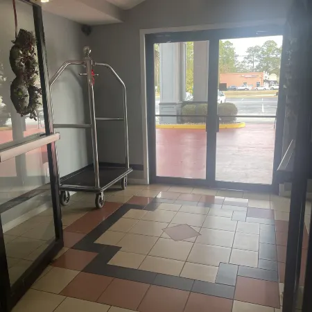 Red Roof Inn & Suites Hinesville