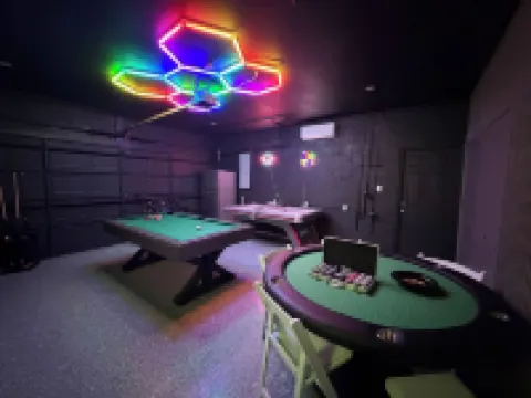 Waterfront, Heated Pool, Kayaks, Game Room, Fishing