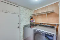 Little Cove Cottage! Walk to Dtwn Panama City - 2-Star