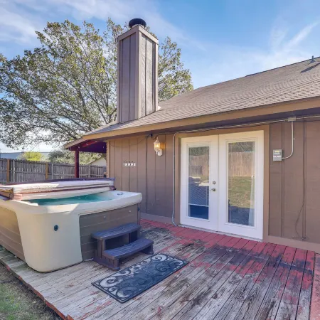 Private Pool & Hot Tub: Dog-friendly Live Oak Home
