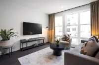 Stamford Grand Apartment + Cozy Den