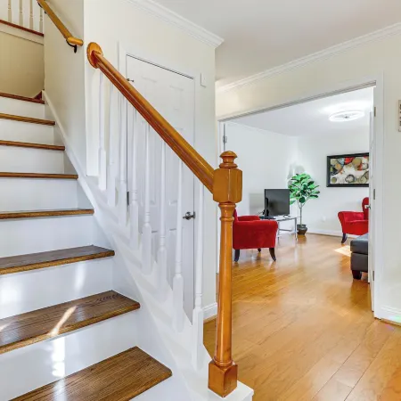 Walk to Dtwn & Campus! Spacious Hampton Home