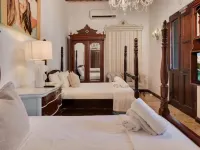 Casa Lucienne Hotels near Escambrón Beach
