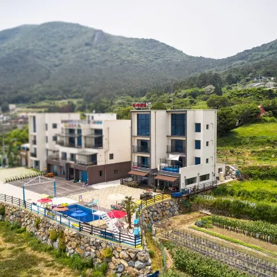 Geoje Island Harakeke Pension (New Swimming Pool Open) 鄰近南部面事务所的酒店