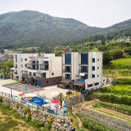 Geoje Island Harakeke Pension (New Swimming Pool Open)