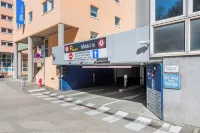 宜必思快捷布爾昆雅里昂中心飯店 - 停車場