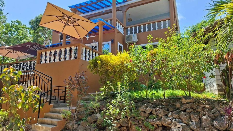 Rocks Villa Homestay