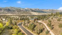 Cozy Estes Park Cabin w/ Stunning Mountain Views!