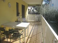 Cozy flat with garden near beach