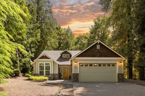 Spacious Mt. Hood Escape - Hot Tub • Sleeps 10 • Game Room • EV2 Charger