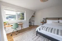 Lakefront Oasis 50mi from NYC. Direct Lake Access. Private Dock, Kayaks, Hot Tub