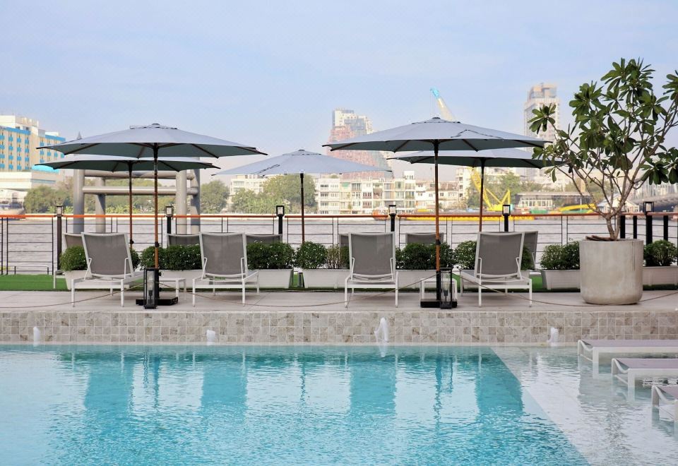 TARA Bangkok Riverside 수영장