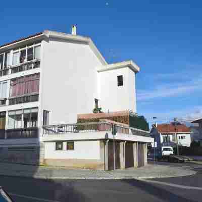 Comfortable, sunny & cozy near the beach and close to Lisbon Hotel Exterior