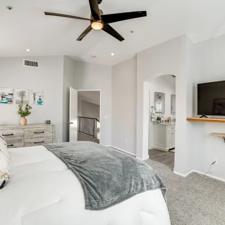 Explore Socal: Family-friendly Home in Fontana!