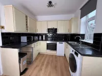 Urban Calm Spacious 3-bed Home With Free Parking Hotele w: Rotherham District