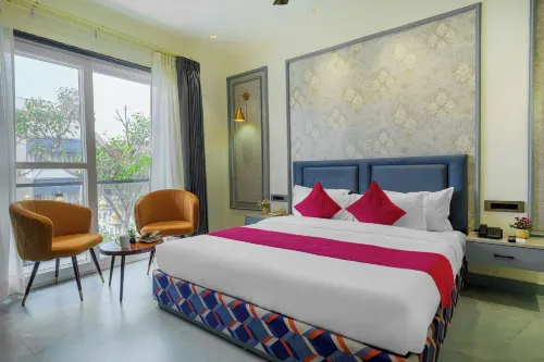 HOTEL ELEGANCE - balcony