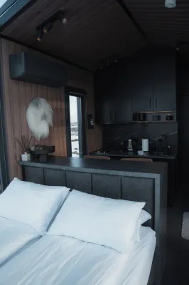 Tiny Glass Lodge - Homestays