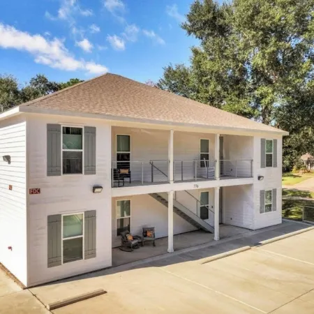 Upstairs Newly Built Condo at Diamondhead Country Club - Walk to the Clubhouse