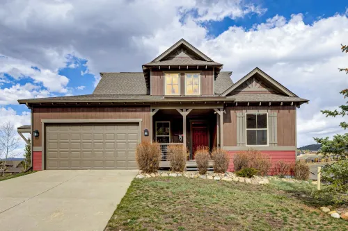 Granby Home w/ Hot Tub + Ski, Golf & Pool Access - Pysäköinti