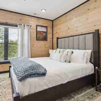 Villa De Luxe Cabin by Beyond Expectations With Pool Rooms