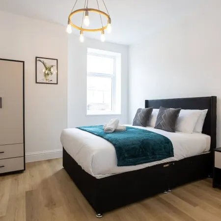 NEW Spacious Flat Ideal for Business Sleeps 4
