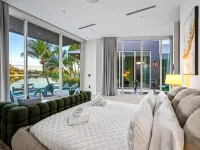 Signature Waterfront Villa by the Glamhomes Hotels in Ojus