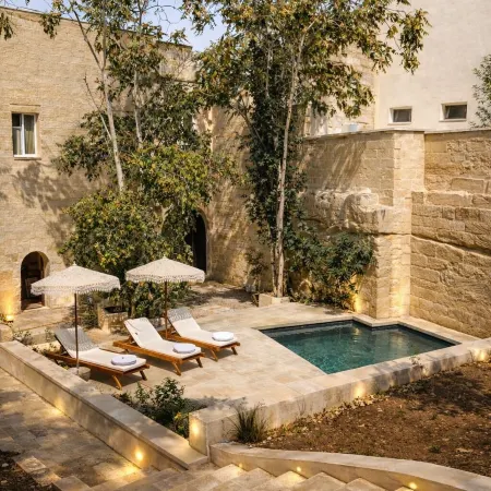 CAVA Urban Relais & Pool