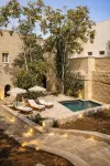 CAVA Urban Relais & Pool