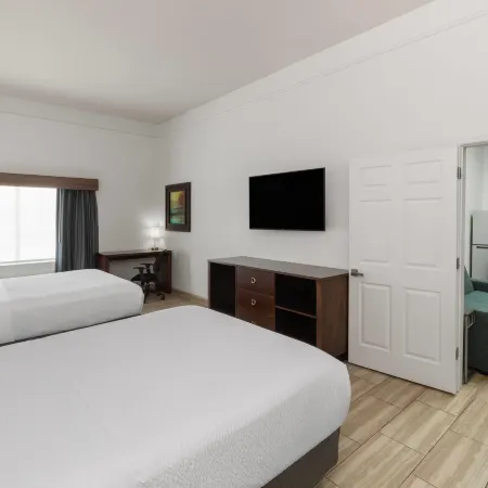 La Quinta Inn & Suites by Wyndham Laredo Airport