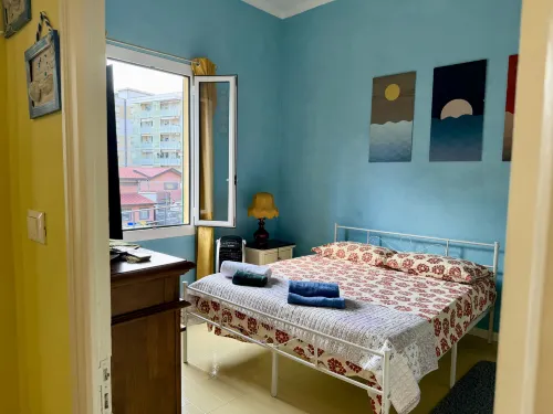 1002IM - Paint House - 2-Star