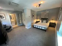 Entire Modern 7 Unit 7 Bath Boutique Inn - Pet friendly