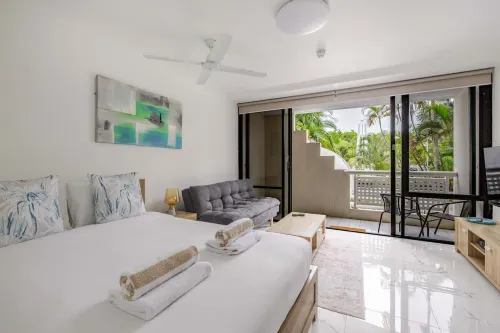Easy Stay Pool Esplanade Views