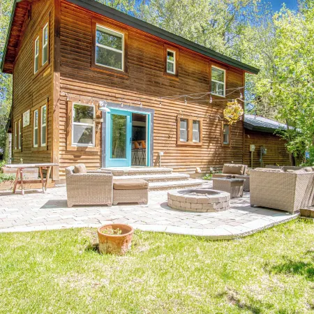 Red Elephant 4BR - Fire Pit - River & Downtown