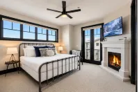Blackstone Mountain Retreat #21! Walk To The Lifts! 4 Bedroom Apts by RedAwning - Homestays