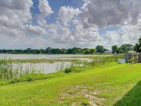 Hook, Line & Leisure: Lakefront Gem w/ Porch! Ξενοδοχεία στην πόλη Winter Haven