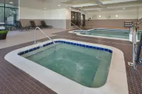 Hilton Garden Inn Akron - Kylpyammeita