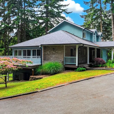 Cedar & Sound by Avantstay South Whidbey Retreat Water Views + Indoor Hot Tub + Fire Pit