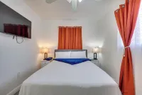 Close to Hard Rock Stadium! Group Getaway w/ Yard - Country Houses