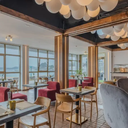Faranda Rias Altas, Ascend Hotel Collection Отели рядом с достопримечательностью «Автовокзал Ла-Коруньи»