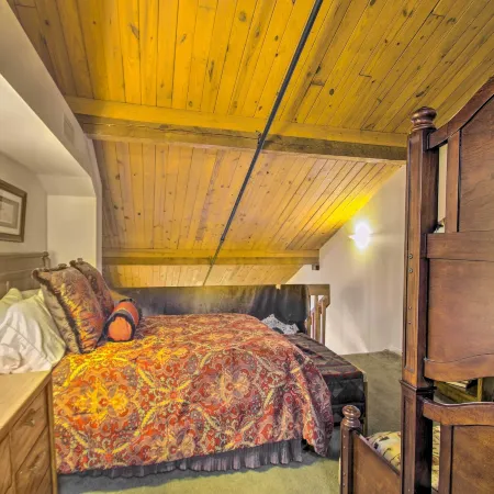 Snug Wintergreen Resort Studio: Ski in & Out!