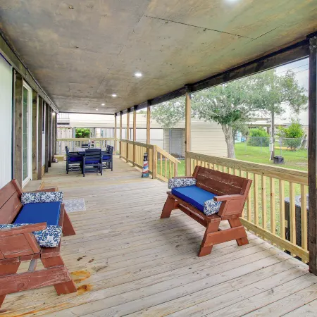 Newly Remodeled, Great Porches, and Dog Friendly