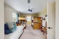 Waterfront Home With Kayak, View, Fire Pit & Wifi - Dog-friendly - WiFi