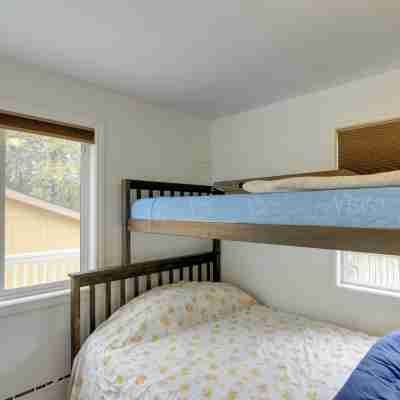 Cozy Anchorage Retreat < 4 Mi to Downtown! Rooms