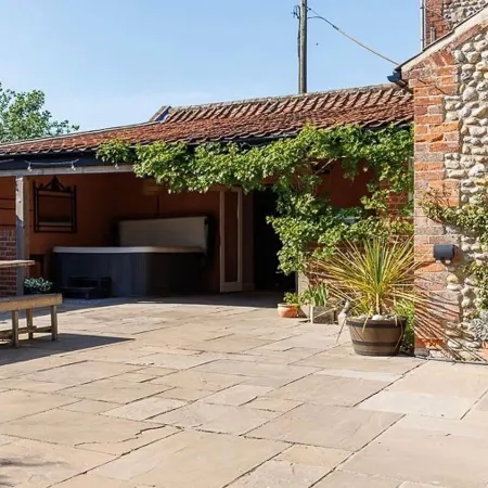 North Norfolk Garden Retreat with Private Hot Tub