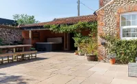 North Norfolk Garden Retreat with Private Hot Tub - 4-Star