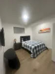 Magnificent Brand New luxurious Basement 2BR, NW - โฮมสเตย์
