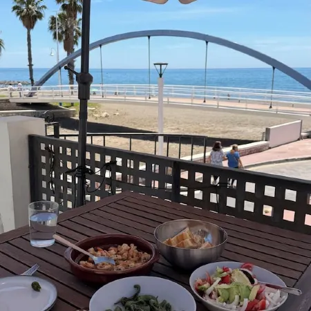 Ronnies Beach House, nice 2 bedroom house with a big rooftop with great seaview