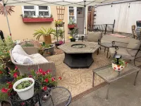 Willow Glen Hideaway - Charming Cottage with Hot Tub - Homestays